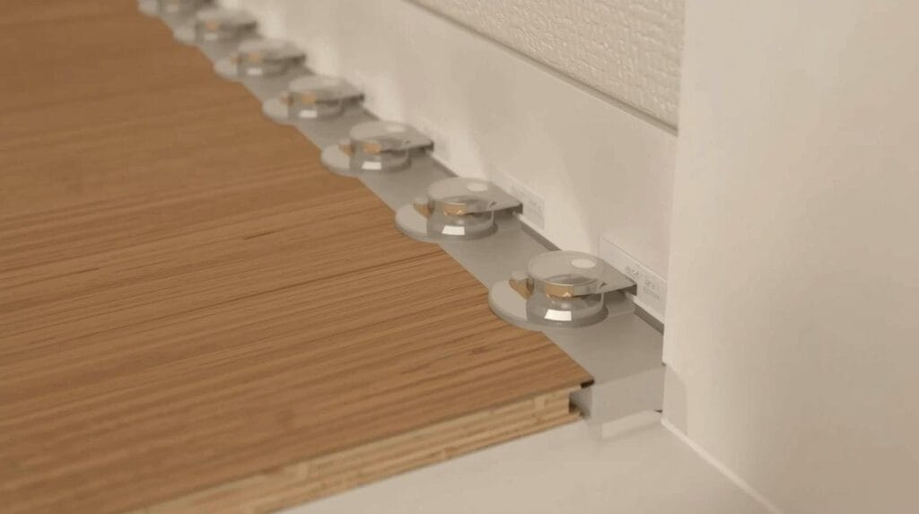 Distanceri za osiguravanje dilatacijskog razmaka od 10mm uz zid